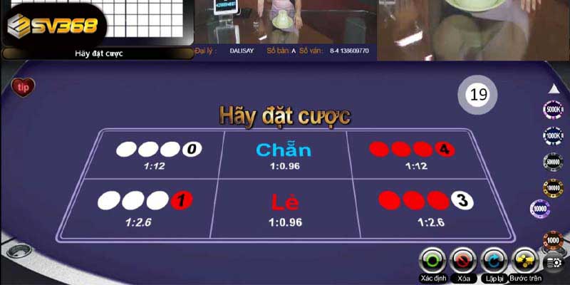Xóc đĩa đổi tiền thật là gì